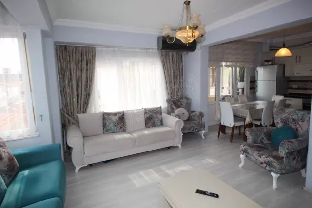 Lara Zeynep Apart